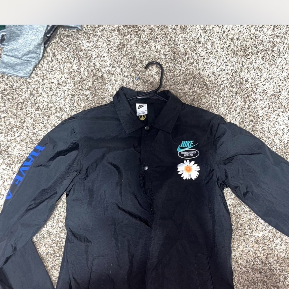 Nike Men's Black Windbreaker with Blue Accents